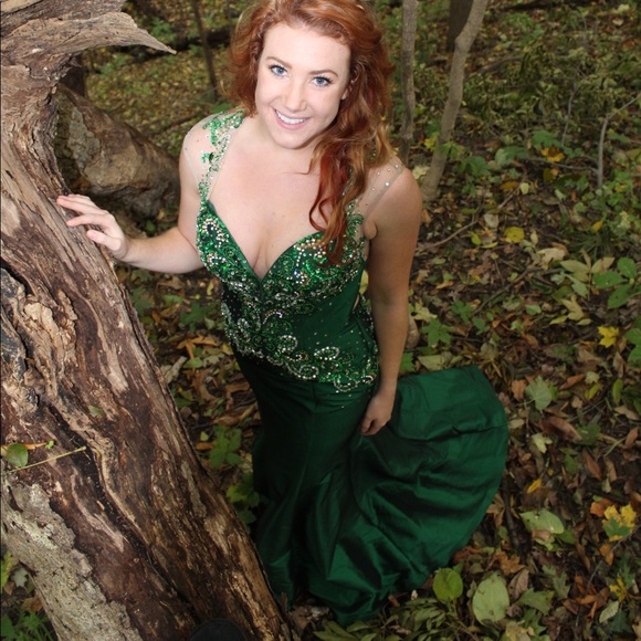 Elegant Emerald Green Pageant/Prom Dress - Picture 5 of 7